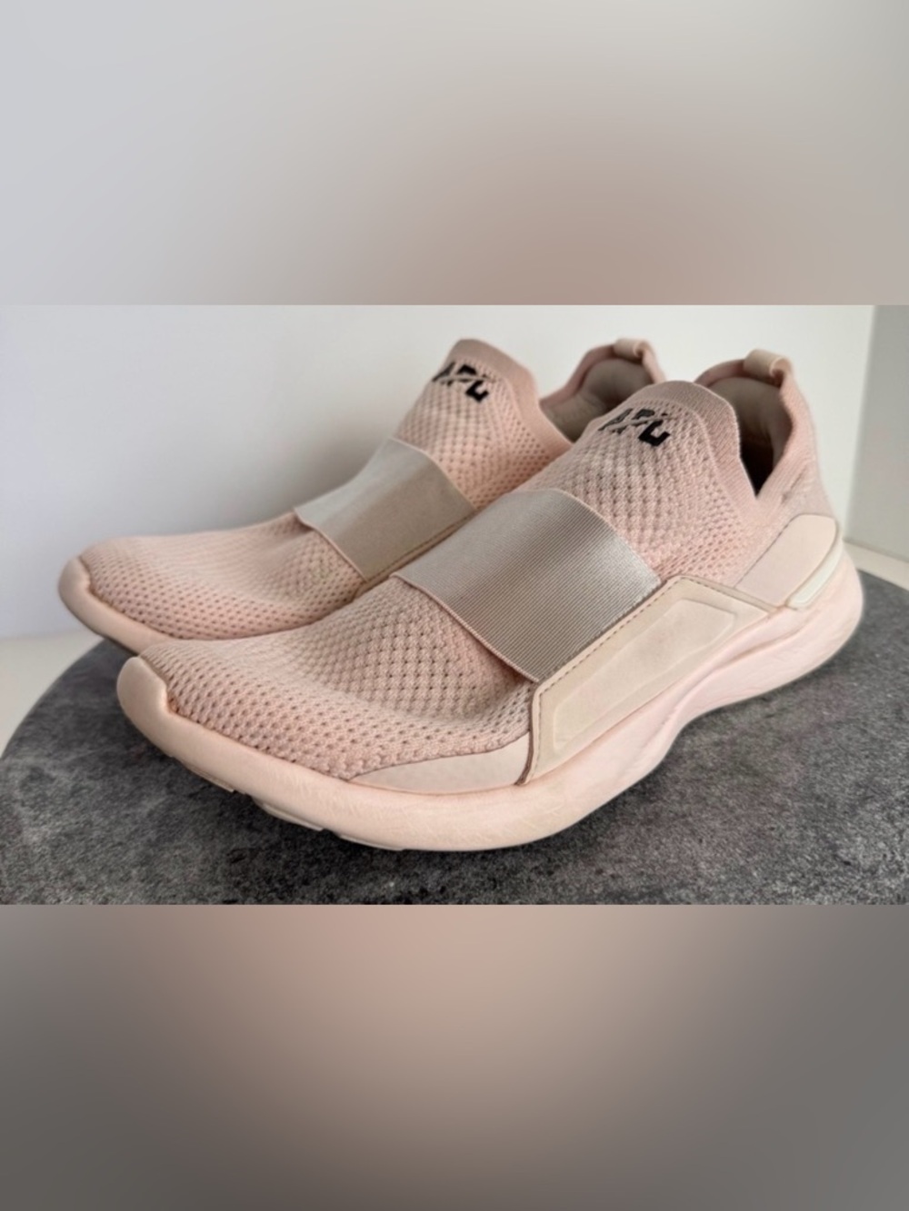 APL Techloom Bliss Slip On Sneakers Tennis Shoes Pink 8.5